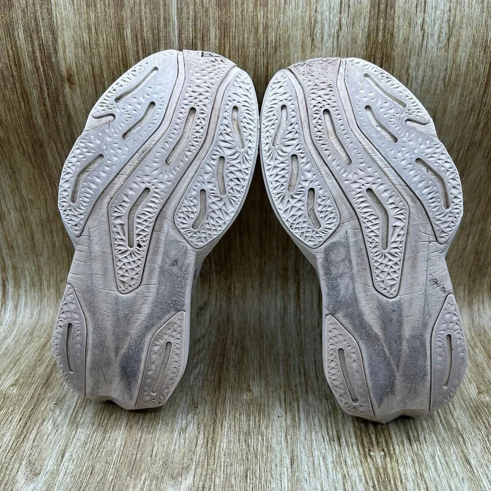 New Balance FuelCell Rebel v4 Women's 7.5 White Linen Running‎ Sneakers WFCXLJ4